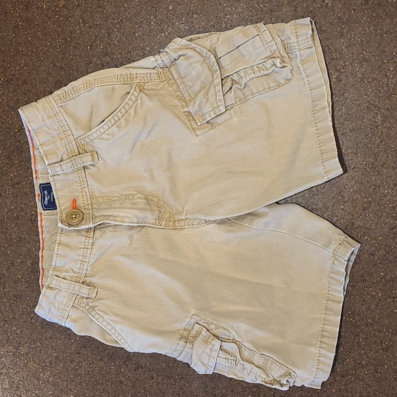 Lot of 2 pair GAP cargo shorts 5T - Picture 2 of 8